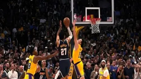 “澳篮神射手17投13中，巅峰表现彰显无敌信心，焦点之战不容错过！”